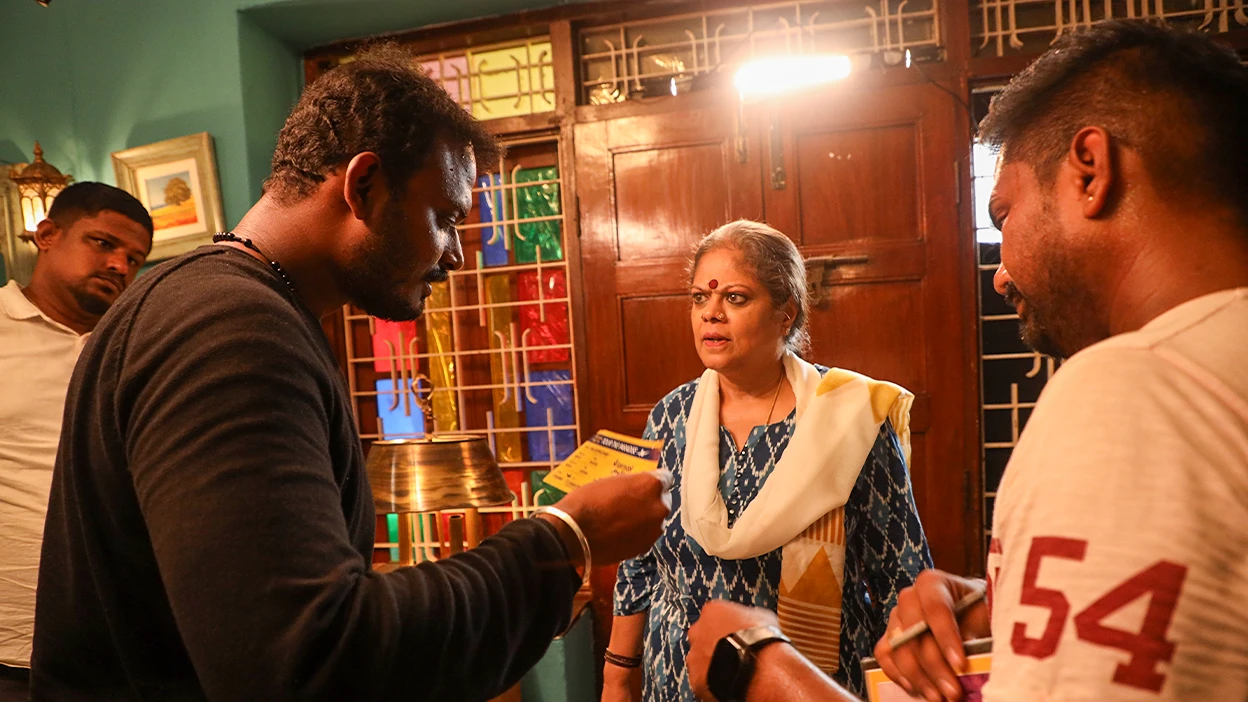 Tour The Paradise — Mumbai — behind the scenes