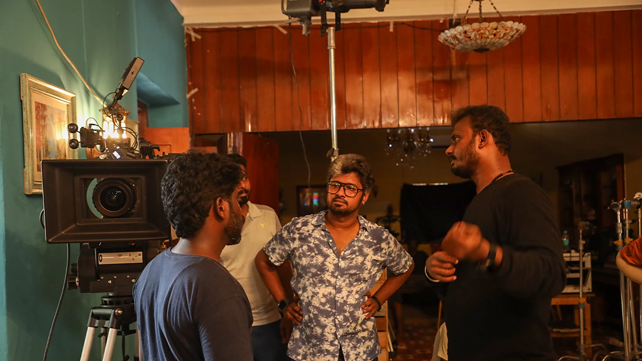 Tour The Paradise — Mumbai — behind the scenes